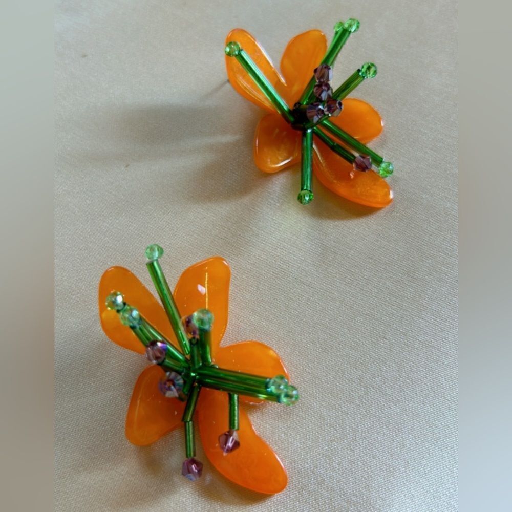 orange flower earring A495 - Picture 3 of 4